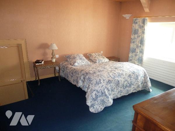 Maison charme 8 pp, 220m2,  village avec commerces et écoles,