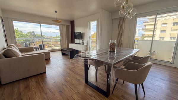 Appartement avec balcons et parking ? Avenue du Président Kennedy ? 63.90 m2