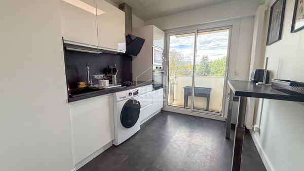Appartement avec balcons et parking ? Avenue du Président Kennedy ? 63.90 m2