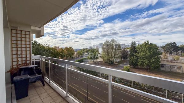 Appartement avec balcons et parking ? Avenue du Président Kennedy ? 63.90 m2