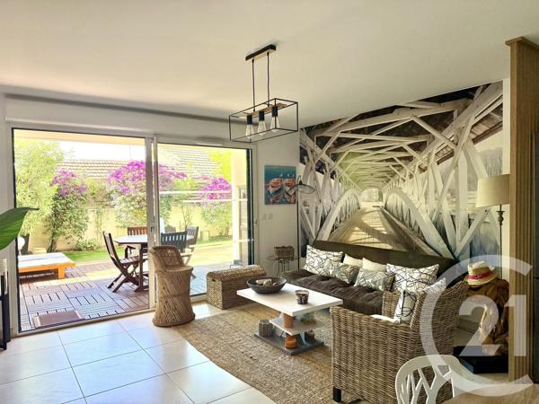 Appartement T3 à vendre  3 pièces - 64,20 m 2   BANDOL  - 83