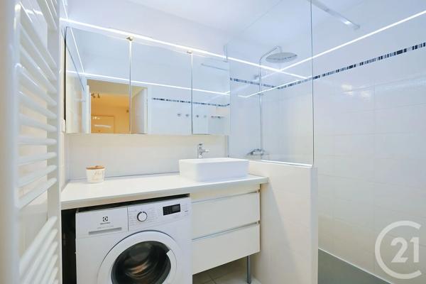 Appartement T3 à vendre  3 pièces - 64,20 m 2   BANDOL  - 83