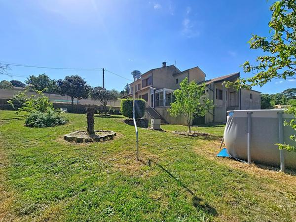 Une propriété rare à Bédarieux, alliant volumes, prestations modernes triple garage et vaste terrain constructible.