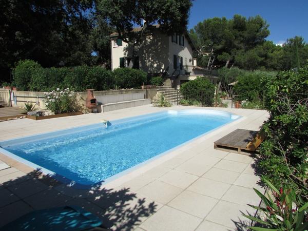 Villeneuve-lès-Avignon (30400) Maison de charme avec grand terrain