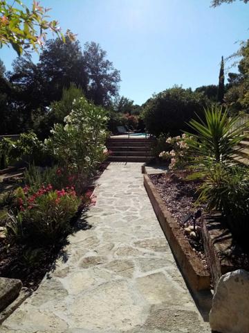 Villeneuve-lès-Avignon (30400) Maison de charme avec grand terrain