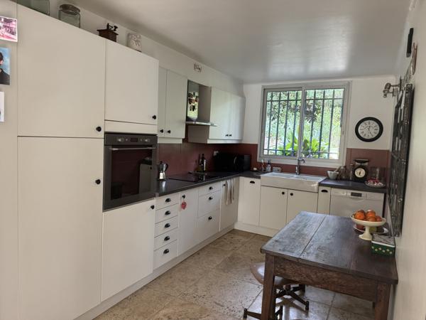 Villeneuve-lès-Avignon (30400) Maison de charme avec grand terrain