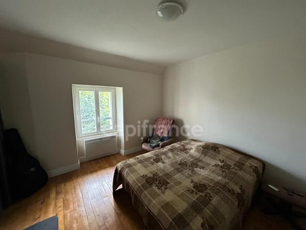 Maison à vendre 15 pièces THIVIERS (24)🔑 Lot de 4 logements avec revenus locatifs – Fort potentiel à Thiviers !