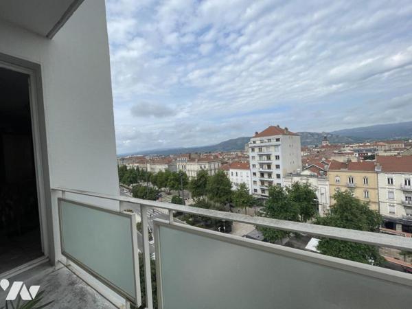 BEAU 4 PIECES EN ETAGE ELEVE 