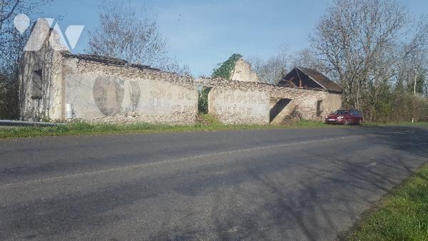 TERRAIN A BATIR SUPPORTANT UNE ANCIENNE CONSTRUCTION
SEULE CETTE DERNIERE PEUT ETRE RECONSTRUITE