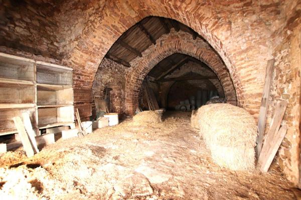 Corps de ferme de 540 m2 + annexes, sur 3700 m2