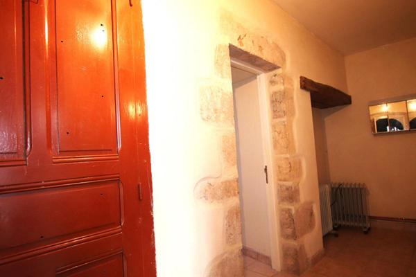 Corps de ferme de 540 m2 + annexes, sur 3700 m2