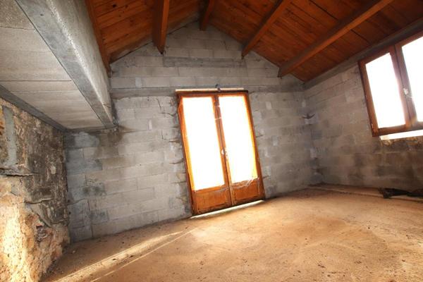 Corps de ferme de 540 m2 + annexes, sur 3700 m2