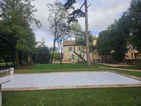 Orange (84100) Orange T5 meublé avec piscine dans propriété d'exception.