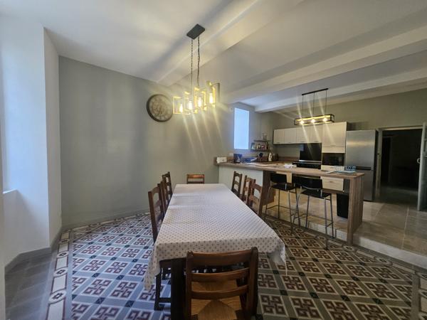 Orange (84100) Orange T5 meublé avec piscine dans propriété d'exception.