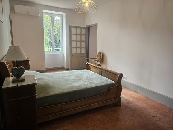 Orange (84100) Orange T5 meublé avec piscine dans propriété d'exception.