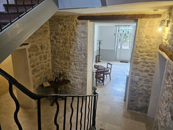 Orange (84100) Orange T5 meublé avec piscine dans propriété d'exception.