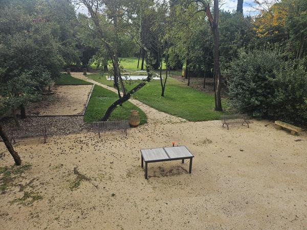 Orange (84100) Orange T5 meublé avec piscine dans propriété d'exception.