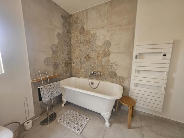 Orange (84100) Orange T5 meublé avec piscine dans propriété d'exception.