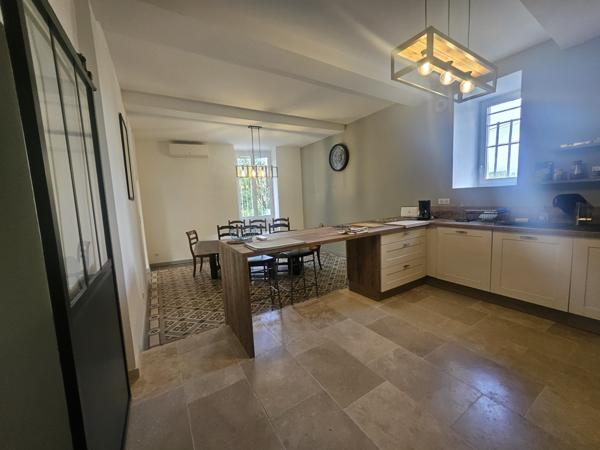 Orange (84100) Orange T5 meublé avec piscine dans propriété d'exception.