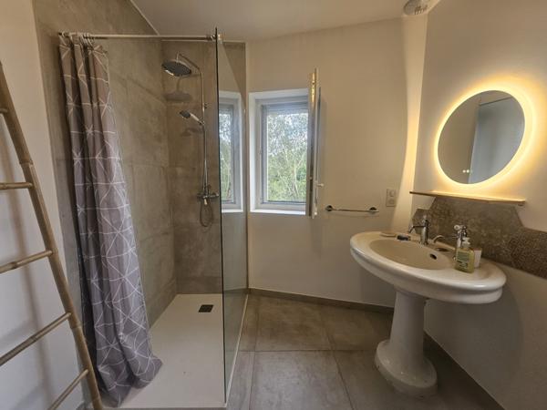 Orange (84100) Orange T5 meublé avec piscine dans propriété d'exception.