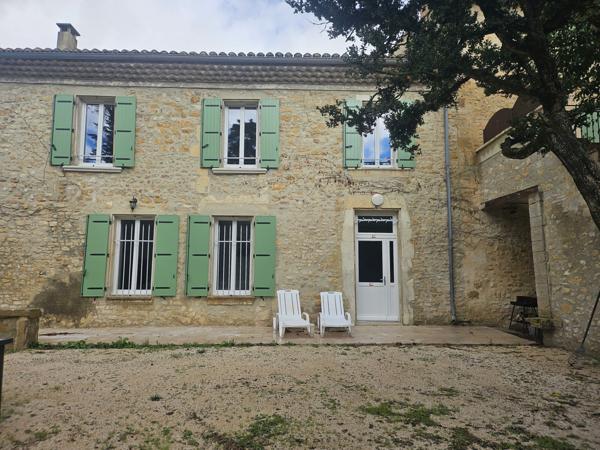 Orange (84100) Orange T5 meublé avec piscine dans propriété d'exception.