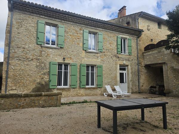 Orange (84100) Orange T5 meublé avec piscine dans propriété d'exception.