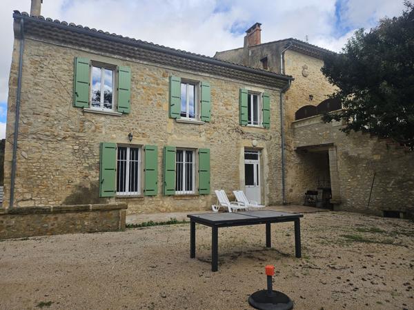 Orange (84100) Orange T5 meublé avec piscine dans propriété d'exception.