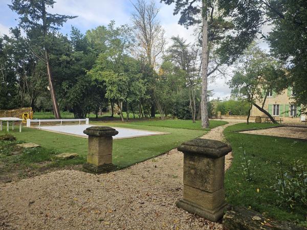 Orange (84100) Orange T5 meublé avec piscine dans propriété d'exception.