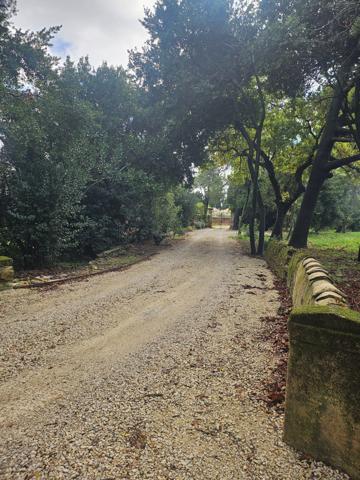 Orange (84100) Orange T5 meublé avec piscine dans propriété d'exception.