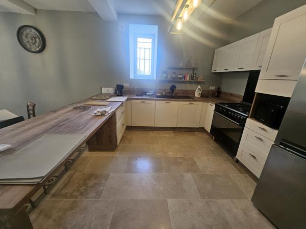 Orange (84100) Orange T5 meublé avec piscine dans propriété d'exception.