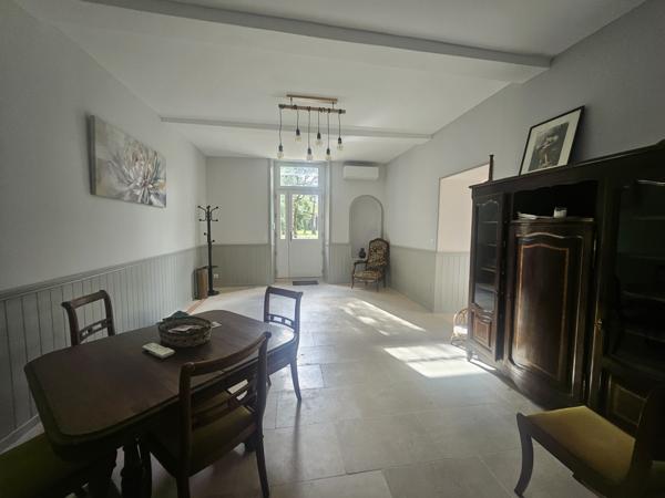 Orange (84100) Orange T5 meublé avec piscine dans propriété d'exception.