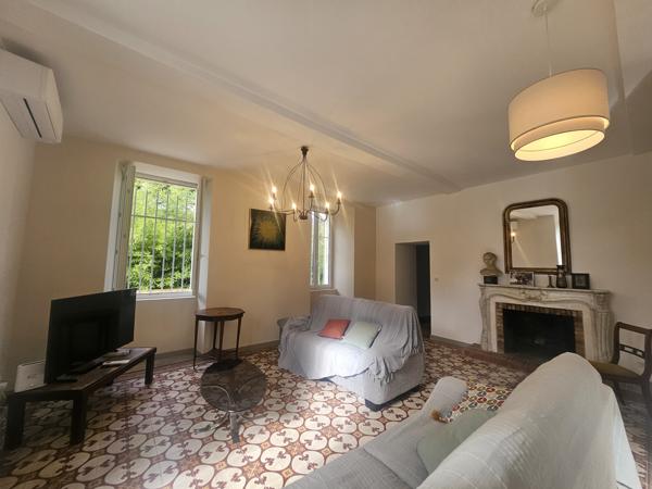 Orange (84100) Orange T5 meublé avec piscine dans propriété d'exception.