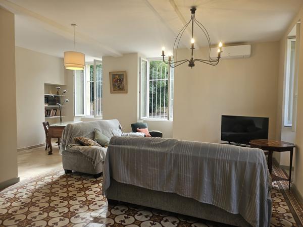 Orange (84100) Orange T5 meublé avec piscine dans propriété d'exception.