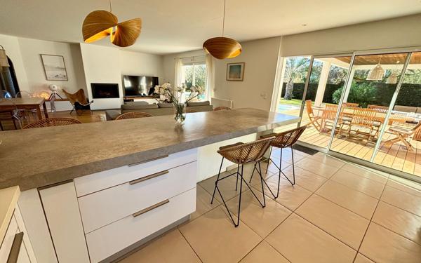 Maison à vendre    6 pièces •  Artiguelouve