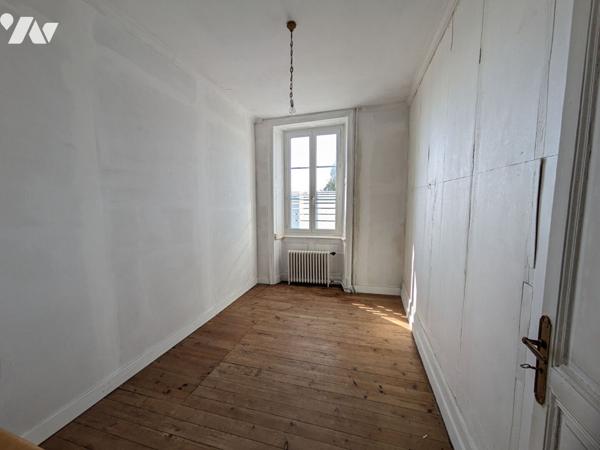 MAISON du XVIIIème siècle A RESTAURER  GARAGE + JARDIN.