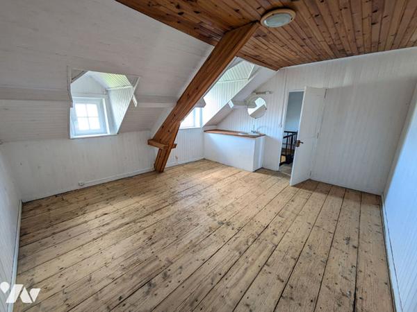 MAISON du XVIIIème siècle A RESTAURER  GARAGE + JARDIN.