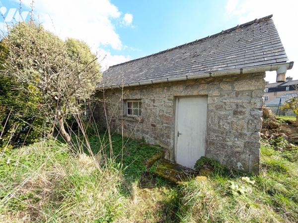 MAISON du XVIIIème siècle A RESTAURER  GARAGE + JARDIN.