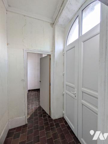 MAISON du XVIIIème siècle A RESTAURER  GARAGE + JARDIN.