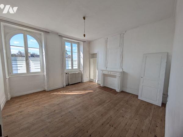 MAISON du XVIIIème siècle A RESTAURER  GARAGE + JARDIN.