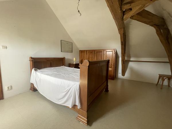 PROPRIETE DE CARACTERE avec SUPERBE DEPENDANCES EN PIERRE- LE TOUT CLOS DE MURS