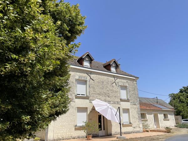 PROPRIETE DE CARACTERE avec SUPERBE DEPENDANCES EN PIERRE- LE TOUT CLOS DE MURS