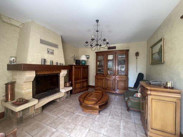 PROPRIETE DE CARACTERE avec SUPERBE DEPENDANCES EN PIERRE- LE TOUT CLOS DE MURS