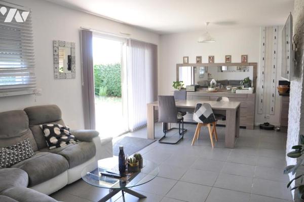 BORDERES-SUR-L'ECHEZ, maison construite en 2013, trois chambres, 94 m2,  jardin. Abri voitures.