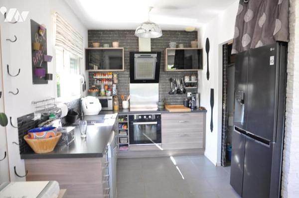 BORDERES-SUR-L'ECHEZ, maison construite en 2013, trois chambres, 94 m2,  jardin. Abri voitures.