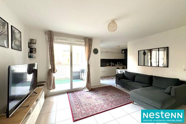 T3, LUMINEUX , TRAVERSANT, PROCHE MONTCHAT, GARAGE , 2 BALCONS