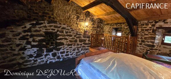 Ardèche, à 5 mn en voiture de St Pierreville au coeur du parc national des Monts d'Ardèche, spacieuse maison de 178m² avec une grande dépendance de 200m² sur 2 niveaux à aménager