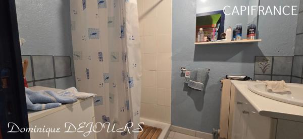 Ardèche, à 5 mn en voiture de St Pierreville au coeur du parc national des Monts d'Ardèche, spacieuse maison de 178m² avec une grande dépendance de 200m² sur 2 niveaux à aménager