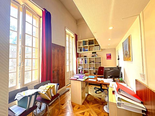 TOULOUSE - Jeanne d'Arc Superbes bureaux de 100m² avec ascenseur et terrasse de 25 m². , Toulouse