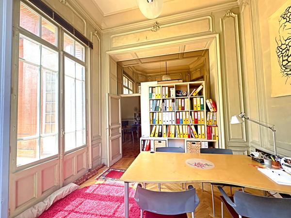 TOULOUSE - Jeanne d'Arc Superbes bureaux de 100m² avec ascenseur et terrasse de 25 m². , Toulouse