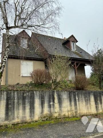 Maison d'habitation comprenant 3 chambres, 2 salles de bain, et un jardin